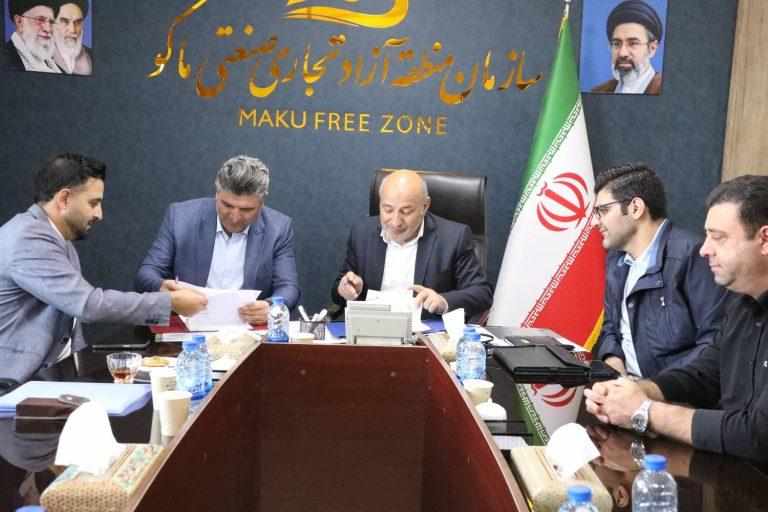 تفاهم‌نامه سرمایه‌گذاری برای توسعه خدمات خودرویی و گردشگری خودرو در منطقه آزاد ماکو امضا شد