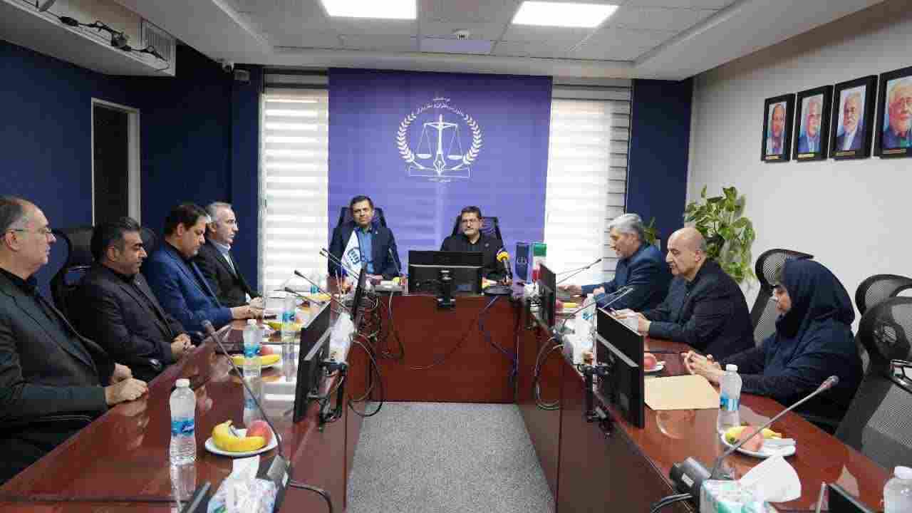 تفاهم‌نامه همکاری بیمه آسیا و کانون سردفتران و دفتریاران امضا شد