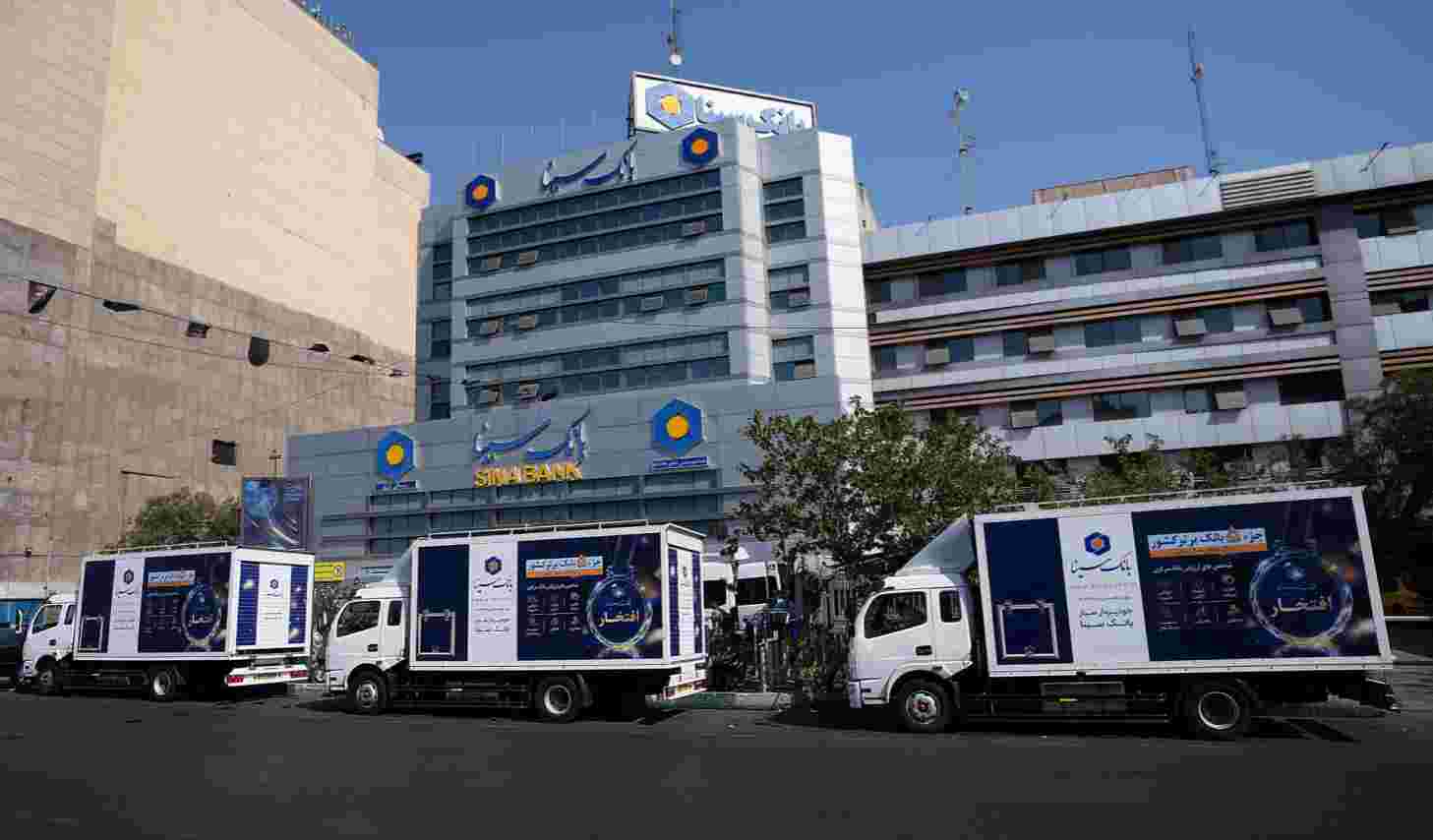اعزام کاروان خودرویی خودپردازهای سیار بانک سینا به نقاط مرزی کشور به مناسبت اربعین