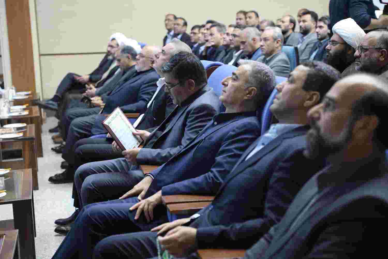 بزرگداشت رهبر شهید انقلاب اسلامی در بانک تجارت برگزار شد 2