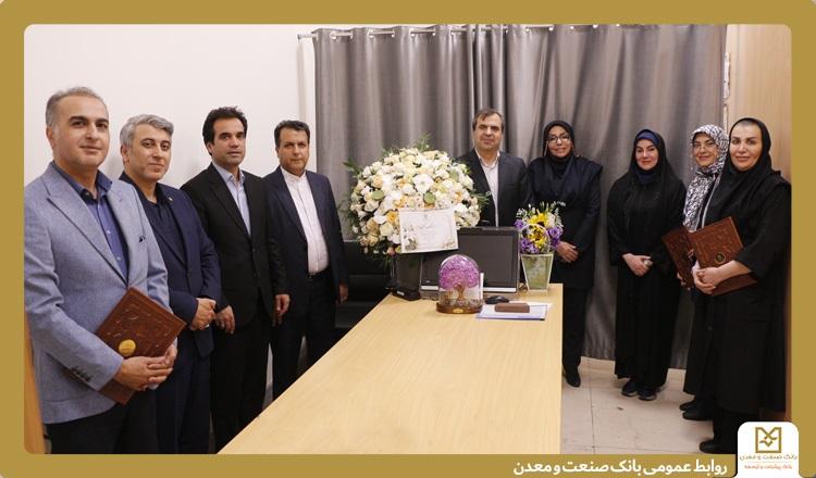 تجلیل از پزشکان بانک صنعت و معدن در آستانه روز پزشک