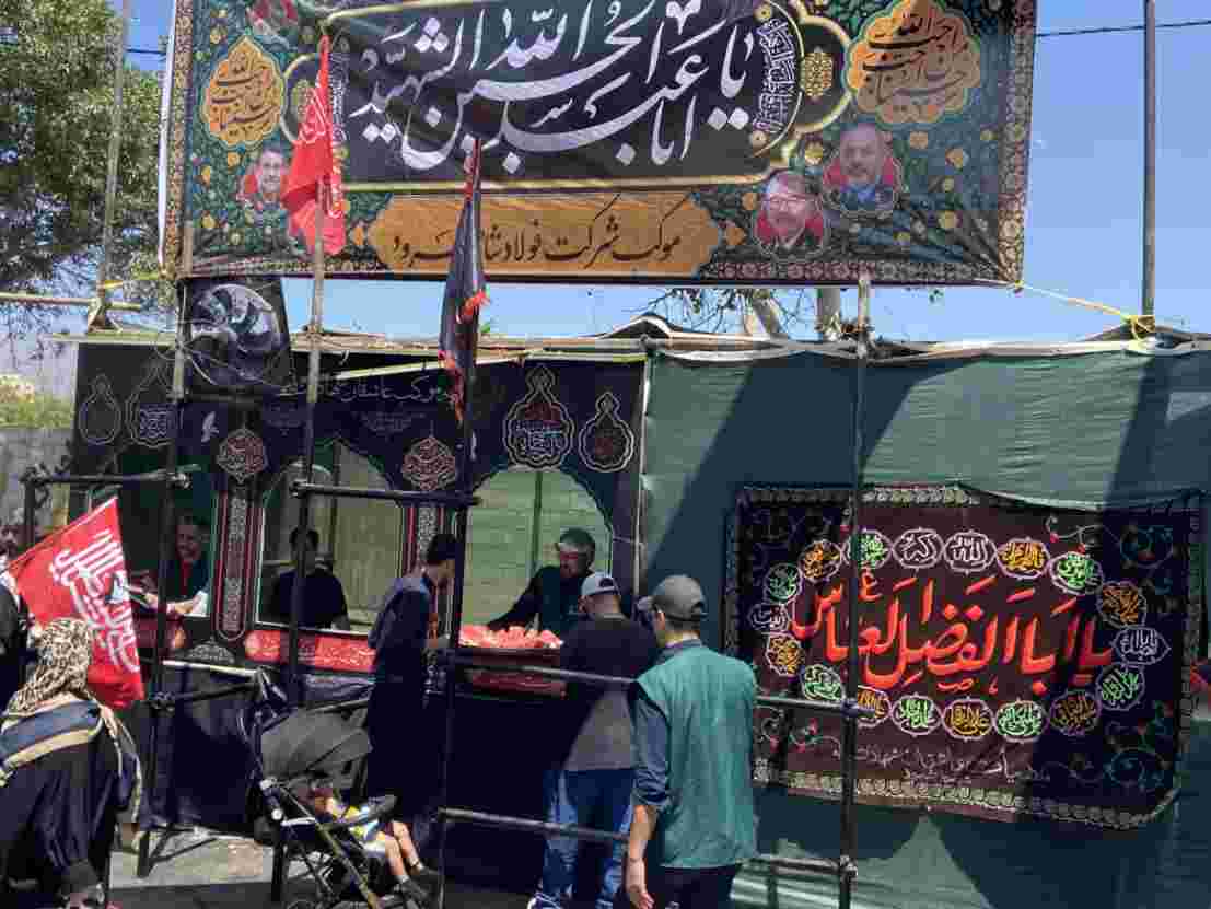 خدمت‌رسانی موکب شرکت فولاد شاهرود به جاماندگان اربعین